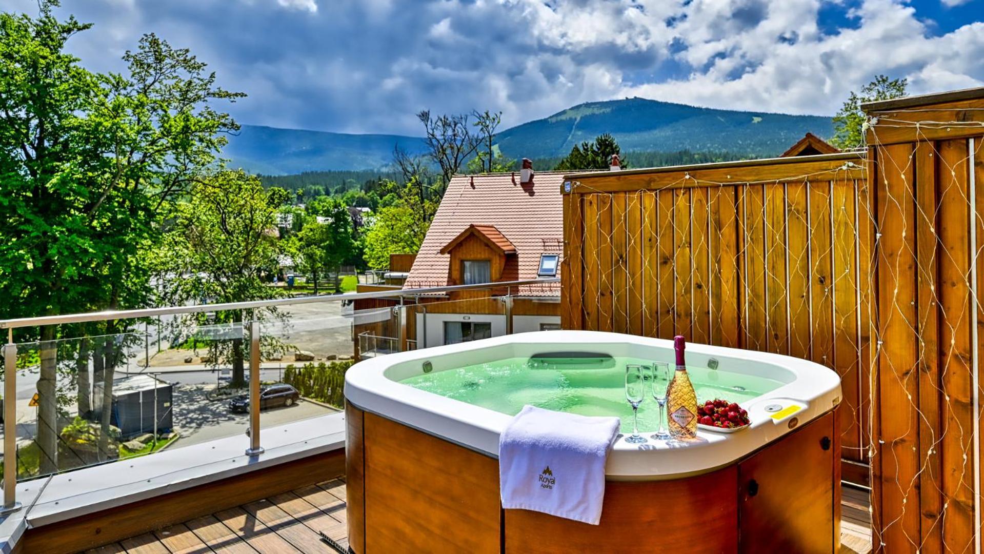 Royal Prestige Collection Z Prywatnym Jacuzzi - Stone Hill Resort Z Basenem I Saunami Шклярська Поремба Екстер'єр фото
